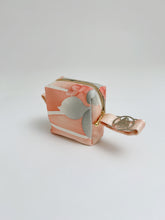 画像をギャラリービューアに読み込む, 紗綾型地紋に暈し花絵模様【小】
