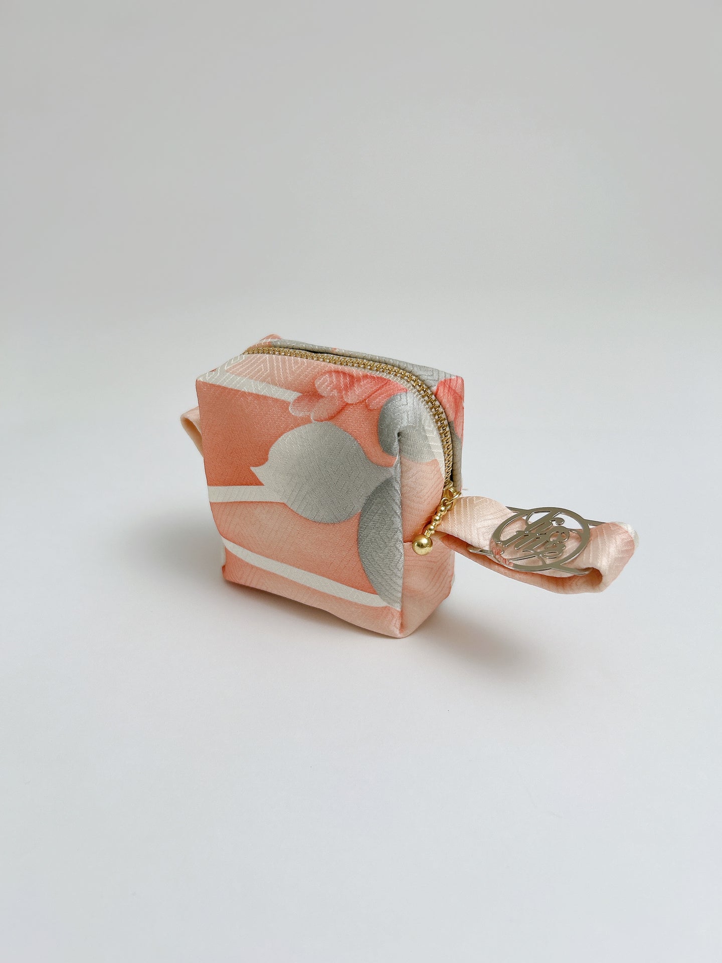 紗綾型地紋に暈し花絵模様【小】