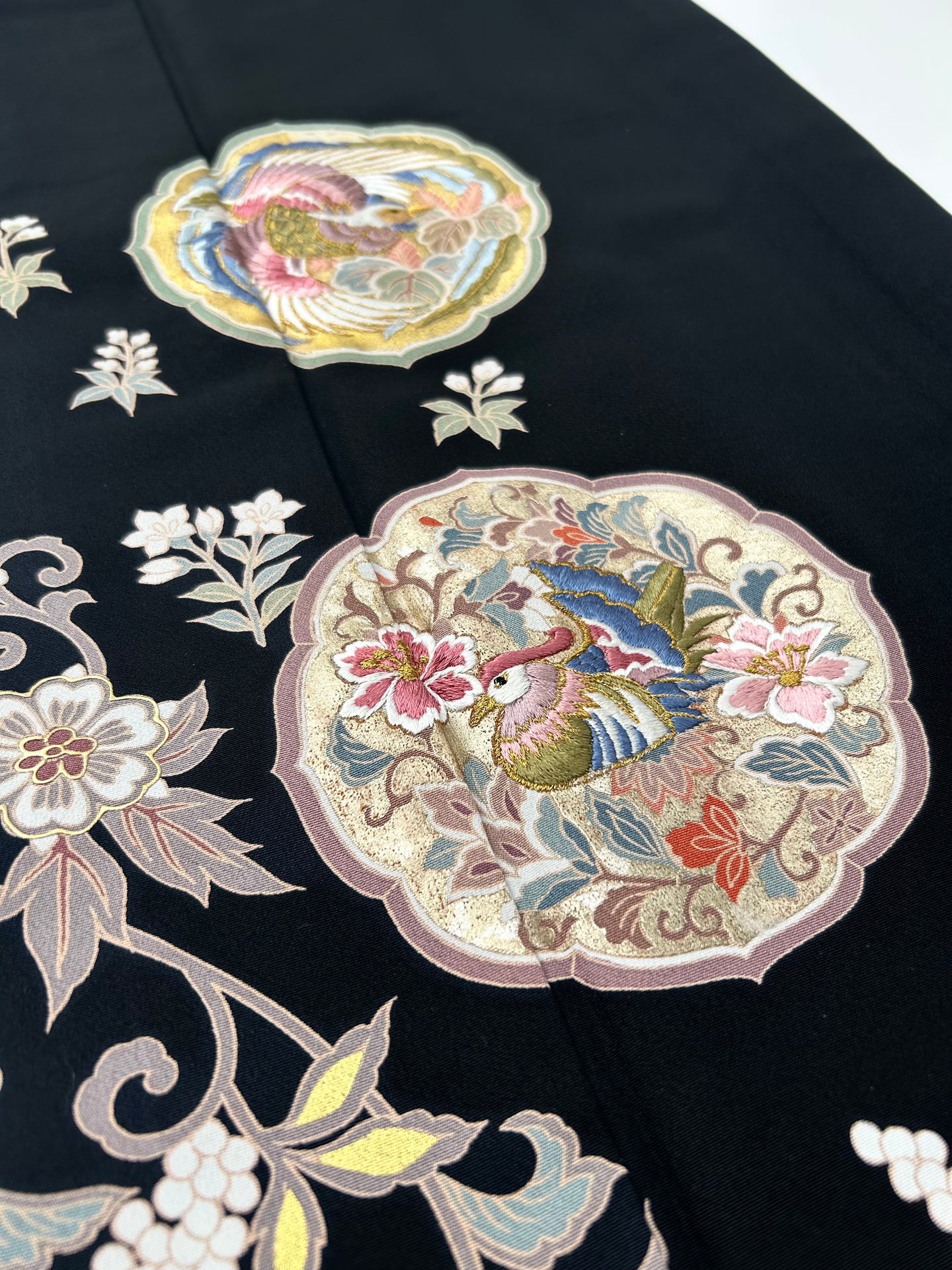 【予約品】鳳凰鴛鴦・刺繍・花唐草模様金銀彩【フォーマルシュッケニ】