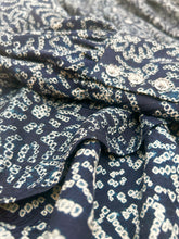 画像をギャラリービューアに読み込む, 紗綾型地紋に絞り模様
