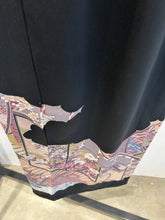 画像をギャラリービューアに読み込む, 雲かけ几帳に草花尽くし模様【黒留袖】
