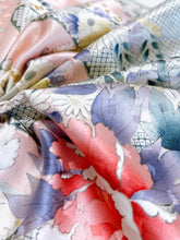 画像をギャラリービューアに読み込む, 菱散らし地紋に牡丹模様【ブラウス】
