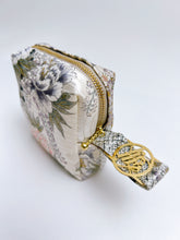 画像をギャラリービューアに読み込む, 金彩波地紋の鹿子牡丹模様【中】
