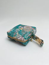 画像をギャラリービューアに読み込む, 浅葱色扇に蝶草花模様【中】
