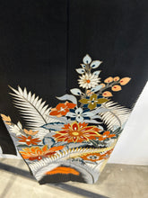 画像をギャラリービューアに読み込む, アンティーク唐草花模様【黒留袖】
