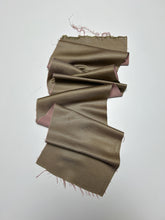 画像をギャラリービューアに読み込む, 刺繍・暈し絣織り・鶸茶色無地【四つ釦】【限定】
