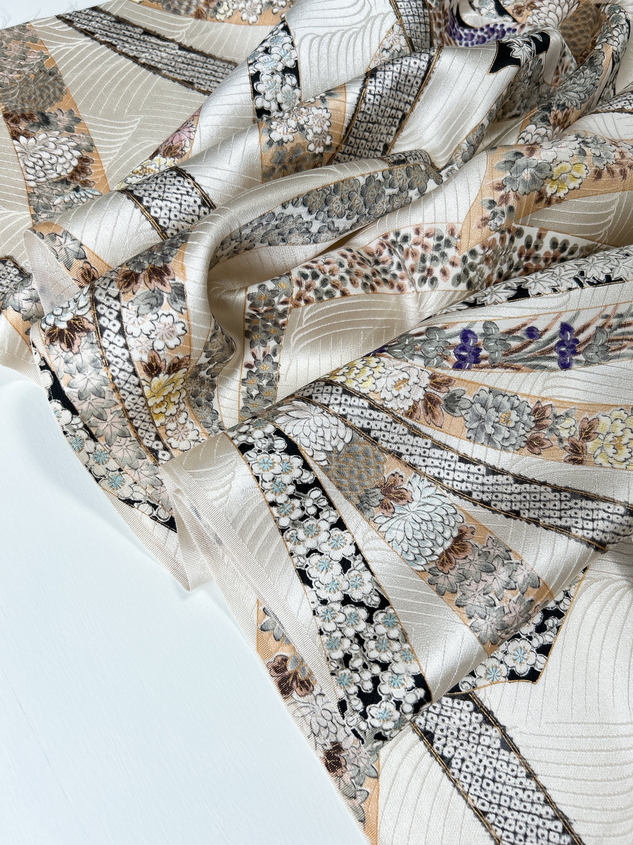 千總謹製 金彩 霞取り 鳳凰 菊花 付け下げ 着物 034a p （訪問着 金彩  