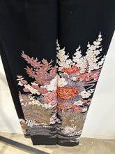 画像をギャラリービューアに読み込む, 芝檜垣に花車模様【黒留袖】
