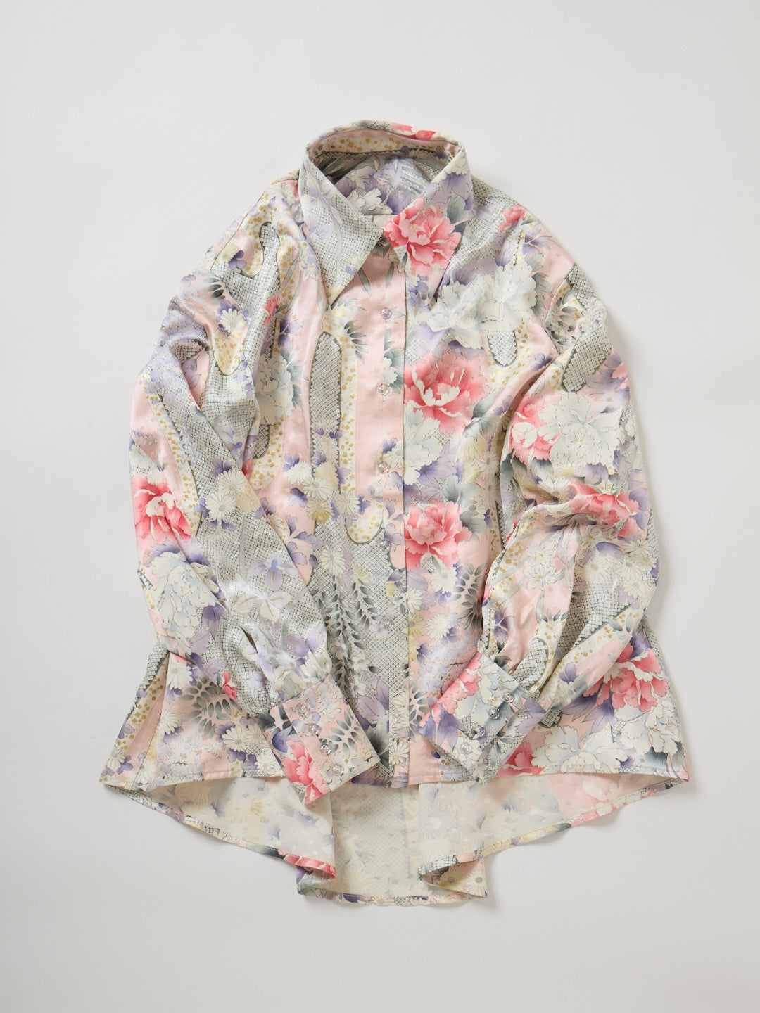 菱散らし地紋に牡丹模様【ブラウス】