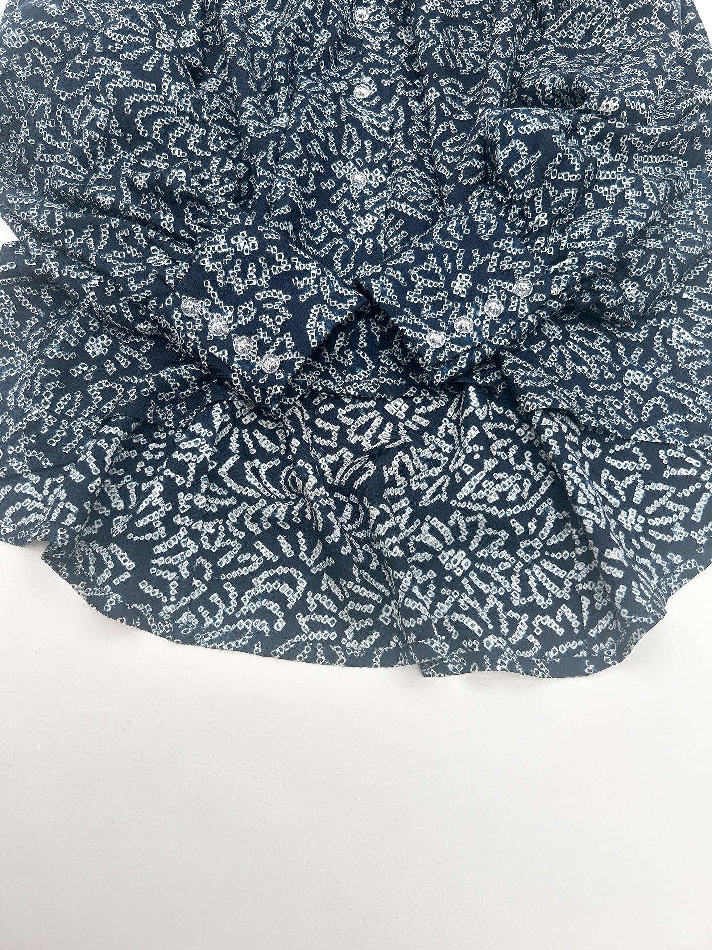 紗綾型地紋に絞り模様