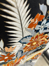 画像をギャラリービューアに読み込む, アンティーク唐草花模様【黒留袖】
