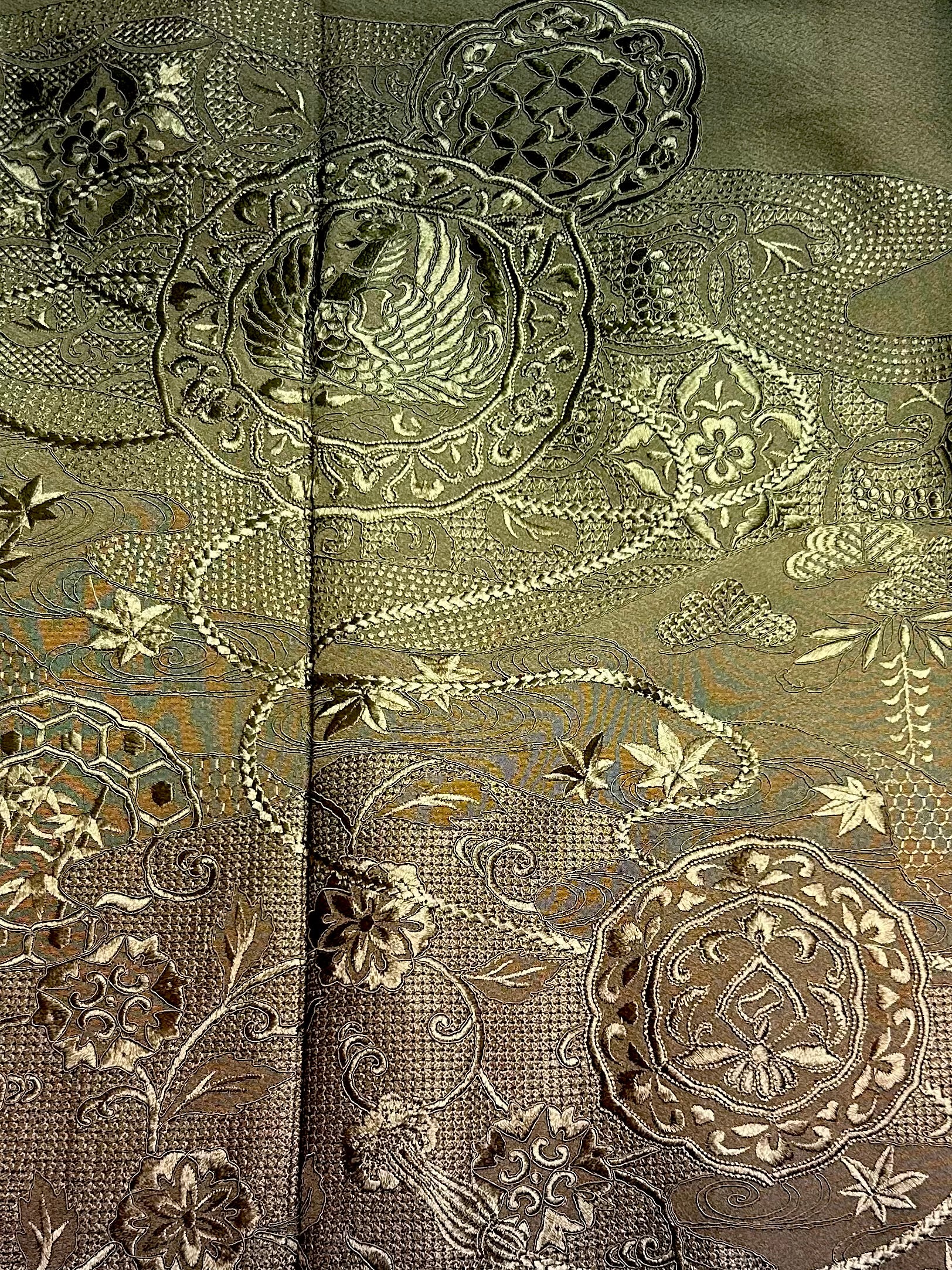 スワトウ刺繍・鳳凰絵皿模様総刺繍暈し【フォーマルシュッケニ