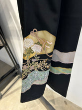 画像をギャラリービューアに読み込む, 宝箱絵に宝尽くし模様【黒留袖】
