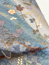 画像をギャラリービューアに読み込む, 華織り地模様に金彩縁・花蝶模様【ブラウス】
