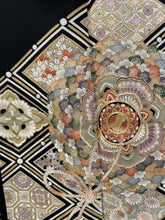 画像をギャラリービューアに読み込む, 正倉院模様鏡絵【黒留袖】
