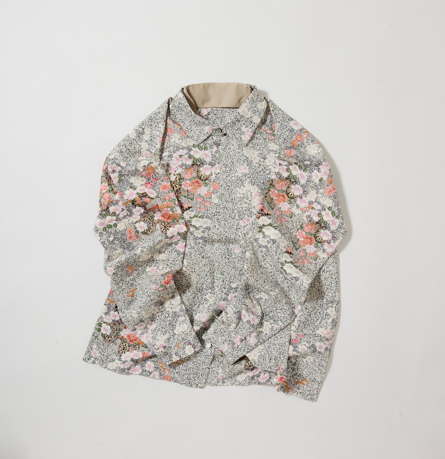 紗綾型地紋にのり散らしに御所車模様【S】