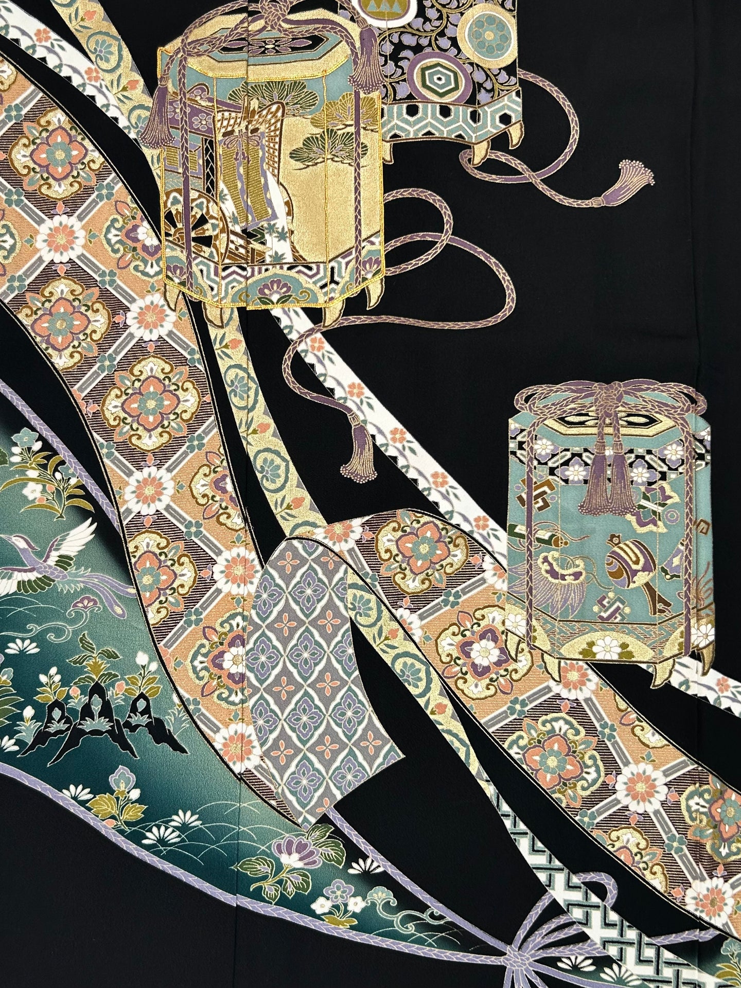【予約品】金駒刺練に貝桶吉祥花模様黒留袖【フォーマルシュッケニ】