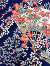 画像をギャラリービューアに読み込む, 扇模様に草花尽くし
