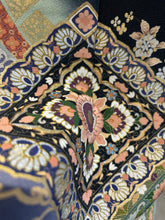 画像をギャラリービューアに読み込む, 更紗刺繍・金彩絵尽くし暈し染め【黒留袖
