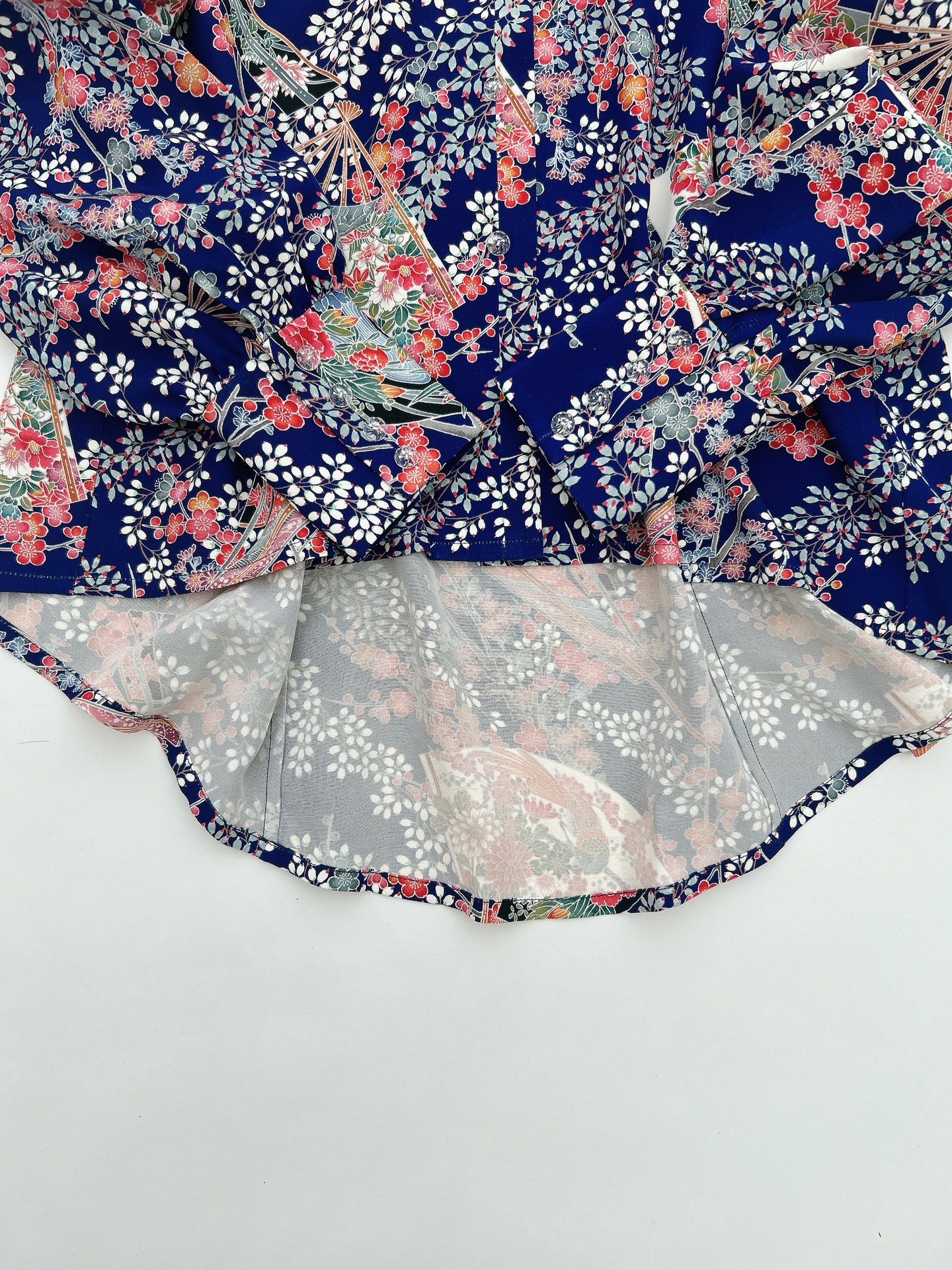 扇模様に草花尽くし