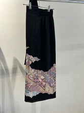 画像をギャラリービューアに読み込む, 雲かけ几帳に草花尽くし模様【黒留袖】
