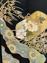 画像をギャラリービューアに読み込む, 宝箱絵に宝尽くし模様【黒留袖】
