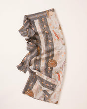 画像をギャラリービューアに読み込む, 膨織り地に金彩菊模様【シュッケニ・81㎝丈】
