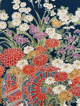 画像をギャラリービューアに読み込む, 花車絵に枝梅菊菖蒲模様【M】
