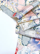 画像をギャラリービューアに読み込む, 菱散らし地紋に牡丹模様【ブラウス】
