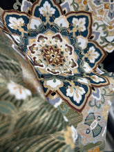 画像をギャラリービューアに読み込む, 更紗絵に金駒縁金彩古典模様【黒留袖】
