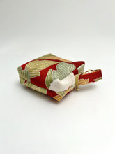 画像をギャラリービューアに読み込む, 抽象梅地紋模様【中】
