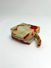 画像をギャラリービューアに読み込む, 抽象梅地紋模様【中】
