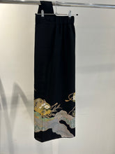 画像をギャラリービューアに読み込む, 宝箱絵に宝尽くし模様【黒留袖】
