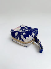 画像をギャラリービューアに読み込む, 楓牡丹模様【小】
