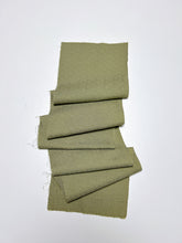 画像をギャラリービューアに読み込む, 刺繍・暈し絣織り・花菱織り出し模様色無地【六つ釦】【限定】
