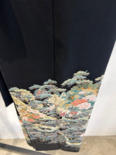 画像をギャラリービューアに読み込む, 松短冊に花鳥模様友禅染【黒留袖】
