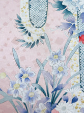 画像をギャラリービューアに読み込む, 菱散らし地紋に牡丹模様【ブラウス】
