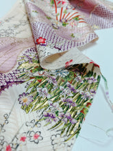 画像をギャラリービューアに読み込む, 変わり波地紋に花扇金彩縁【ブラウス】
