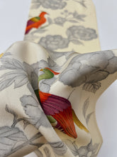 画像をギャラリービューアに読み込む, 金彩縁に枝花鳥模様【六つ釦】
