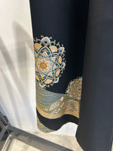 画像をギャラリービューアに読み込む, 更紗絵に金駒縁金彩古典模様【黒留袖】
