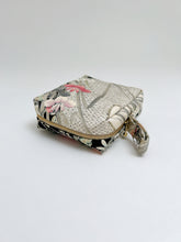 画像をギャラリービューアに読み込む, 杜若に槌車菖蒲銀彩模様【大】
