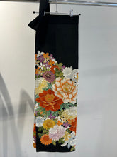 画像をギャラリービューアに読み込む, 大花尽くし模様【黒留袖】
