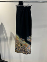 画像をギャラリービューアに読み込む, 更紗刺繍・金彩絵尽くし暈し染め【黒留袖
