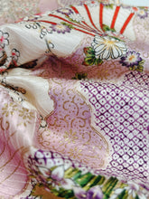 画像をギャラリービューアに読み込む, 変わり波地紋に花扇金彩縁【ブラウス】
