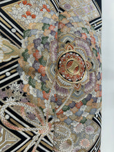 画像をギャラリービューアに読み込む, 正倉院模様鏡絵【黒留袖】
