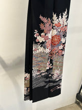 画像をギャラリービューアに読み込む, 芝檜垣に花車模様【黒留袖】
