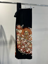 画像をギャラリービューアに読み込む, 合わせ鳥に金駒金駒更紗絵模様【黒留袖】
