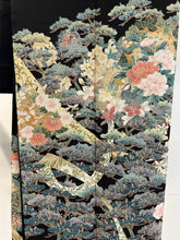 画像をギャラリービューアに読み込む, 松短冊に花鳥模様友禅染【黒留袖】
