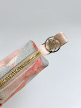 画像をギャラリービューアに読み込む, 紗綾型地紋に暈し花絵模様【小】
