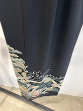 画像をギャラリービューアに読み込む, 松短冊に花鳥模様友禅染【黒留袖】
